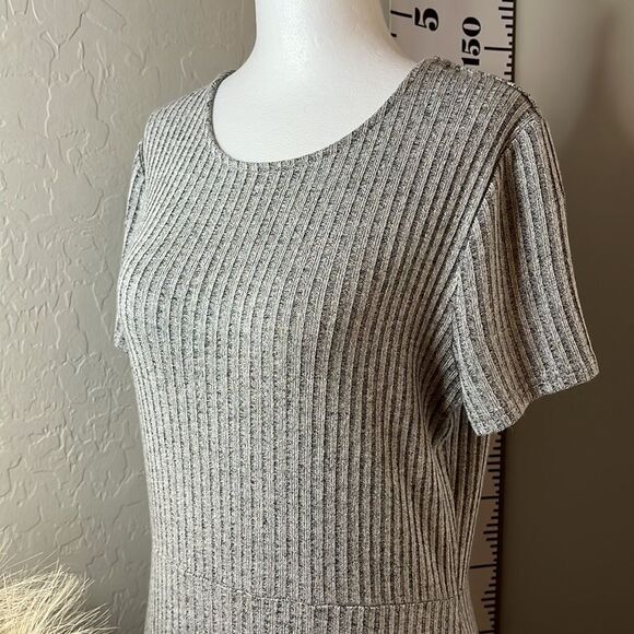 GAP gray ribbed two-tone dress lightweight fabric w/sweater like feel. SZ M. - Picture 4 of 12